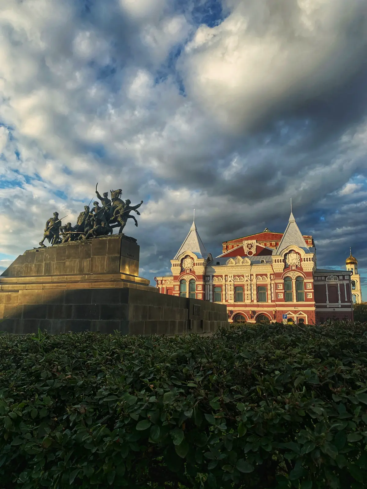 Самара: перекрёсток времён и событий (на вашем авто)